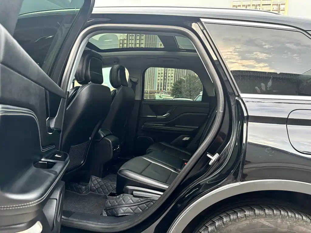 LINCOLN ADVENTURER 2022