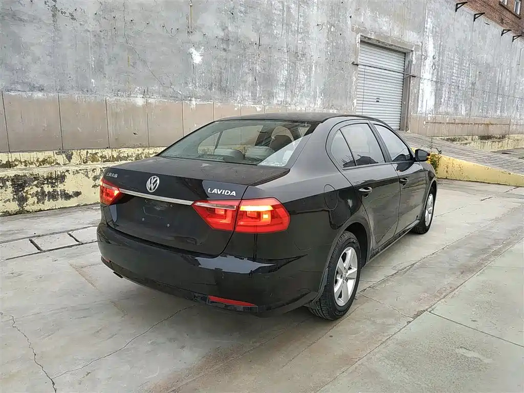 VOLKSWAGEN LAVIDA 2014