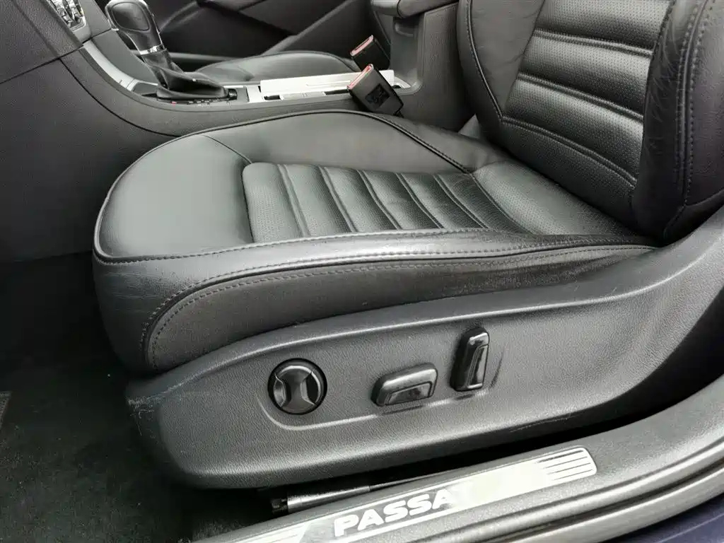 VOLKSWAGEN PASSAT 2014