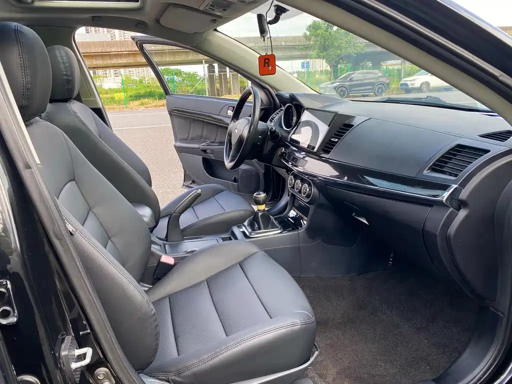 MITSUBISHI LANCER EX 2014