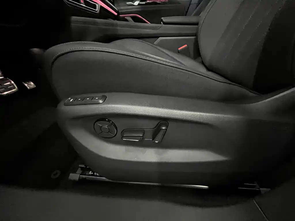 VOLKSWAGEN TIGUAN L 2025