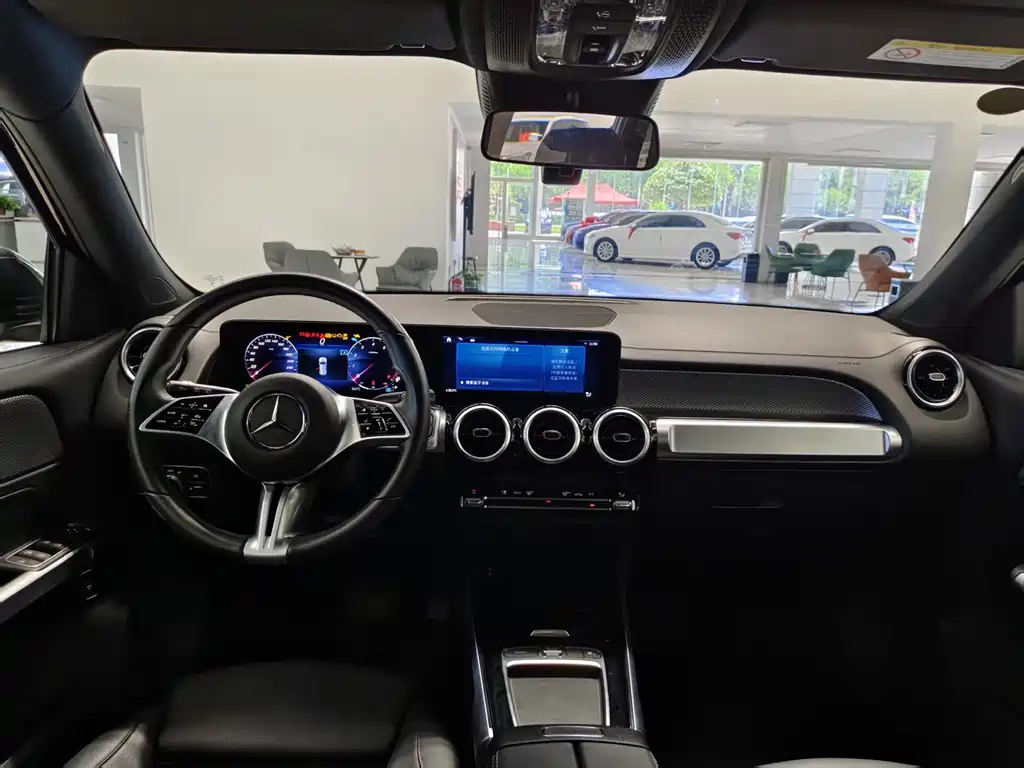 MERCEDES BENZ GLB 2024