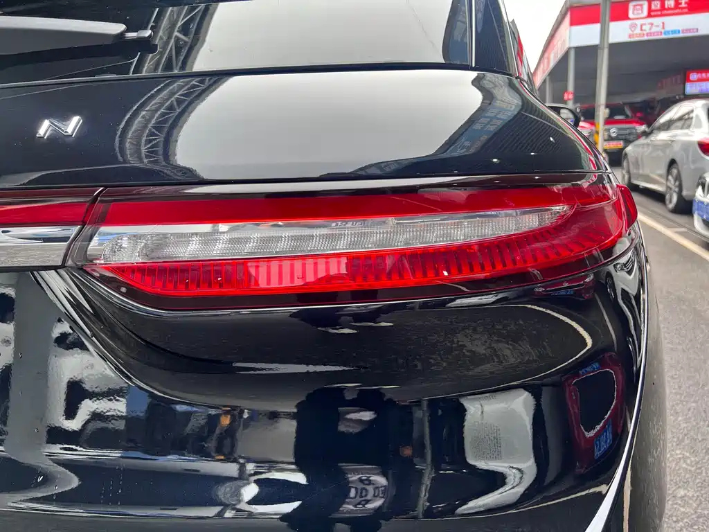 LINCOLN ADVENTURER 2020