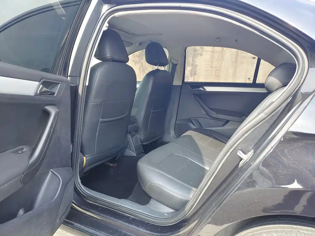 VOLKSWAGEN JETTA 2015