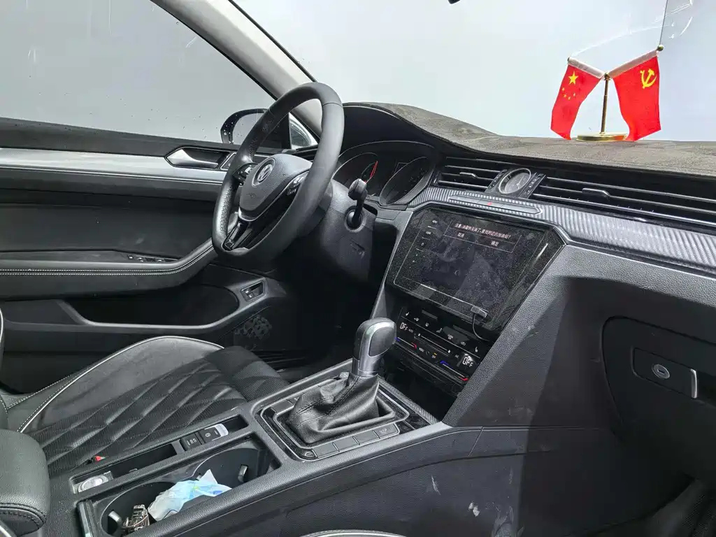 VOLKSWAGEN MAGOTAN GTE PLUG IN HYBRID 2021