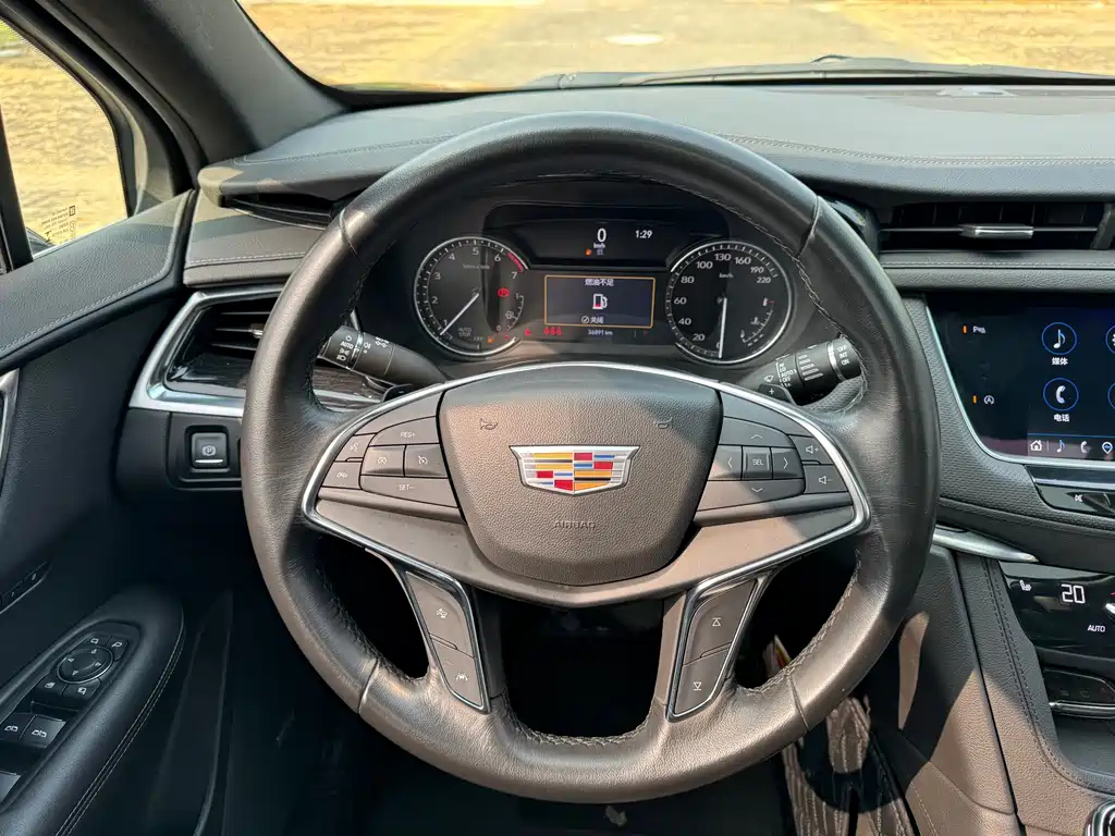 CADILLAC XT5 2021