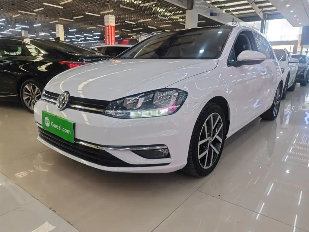 VOLKSWAGEN GOLF 2020