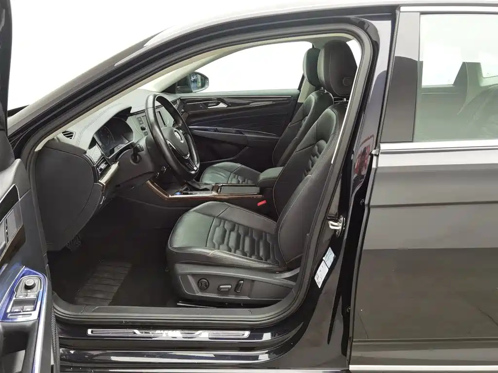 VOLKSWAGEN PASSAT 2019