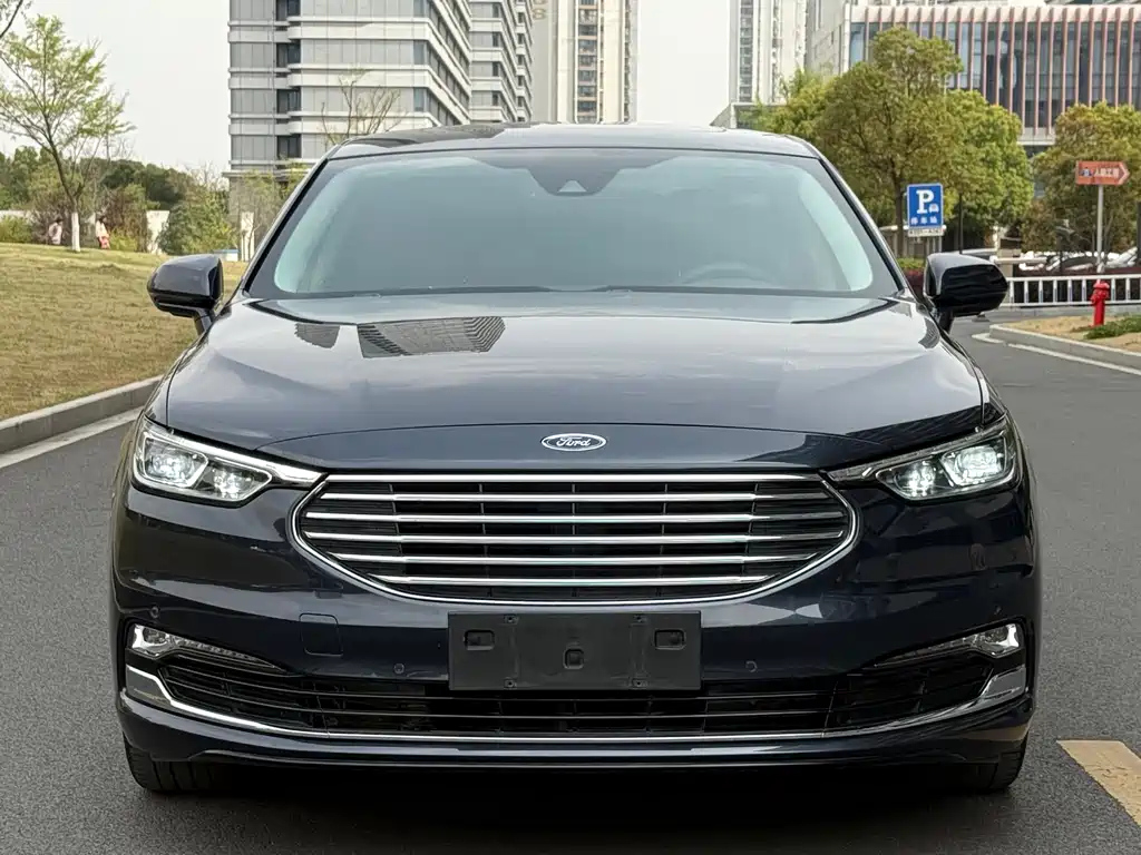 FORD TAURUS 2019