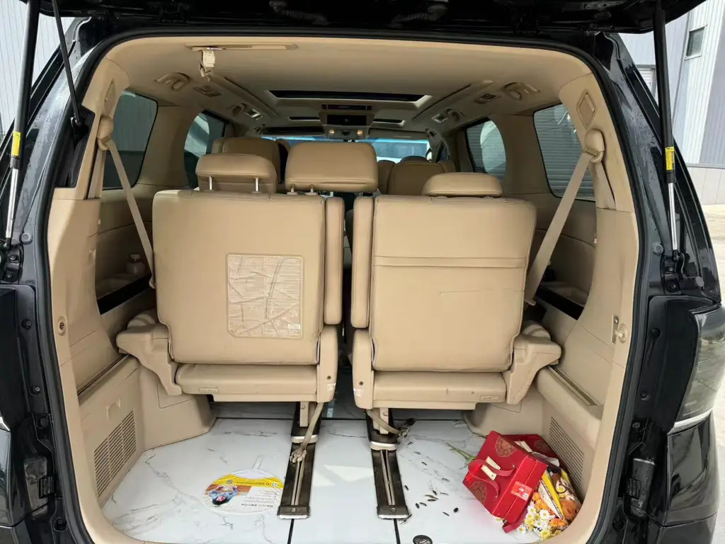 TOYOTA ALPHARD 2011