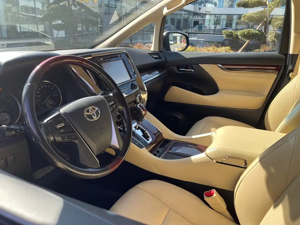 TOYOTA ALPHARD 2018