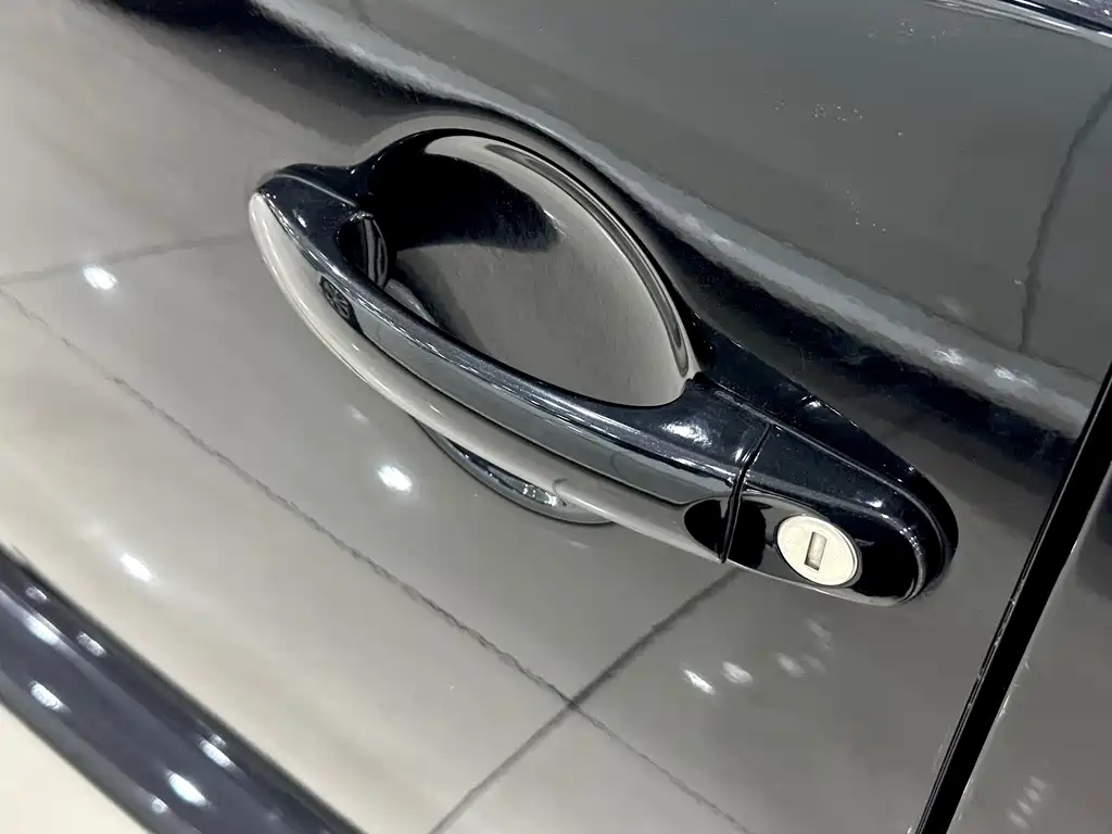 VOLKSWAGEN BEETLE 2010
