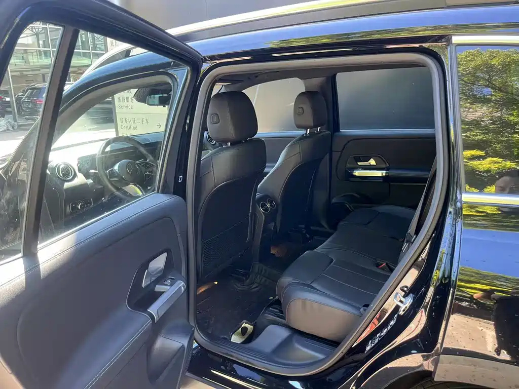 MERCEDES BENZ GLB 2024