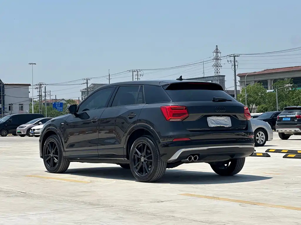 AUDI Q2L 2018