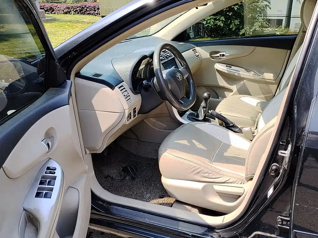 TOYOTA COROLLA 2013