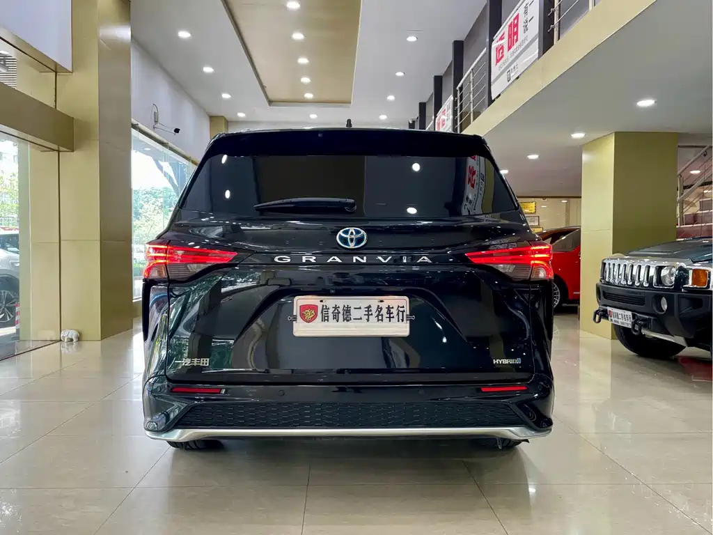 TOYOTA GRANVIA 2022