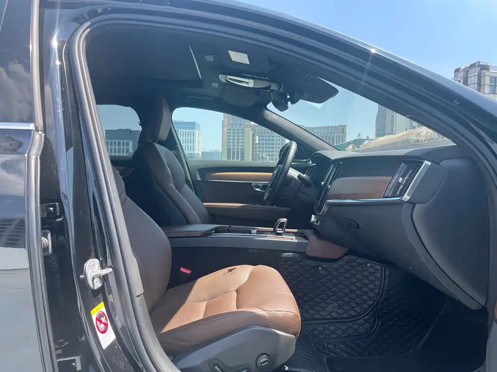 VOLVO S90 2022