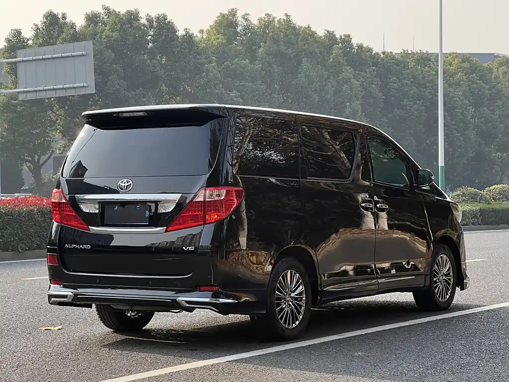 TOYOTA ALPHARD 2012