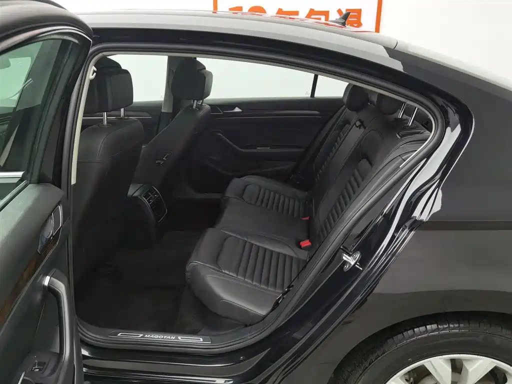 VOLKSWAGEN MAGOTAN 2019