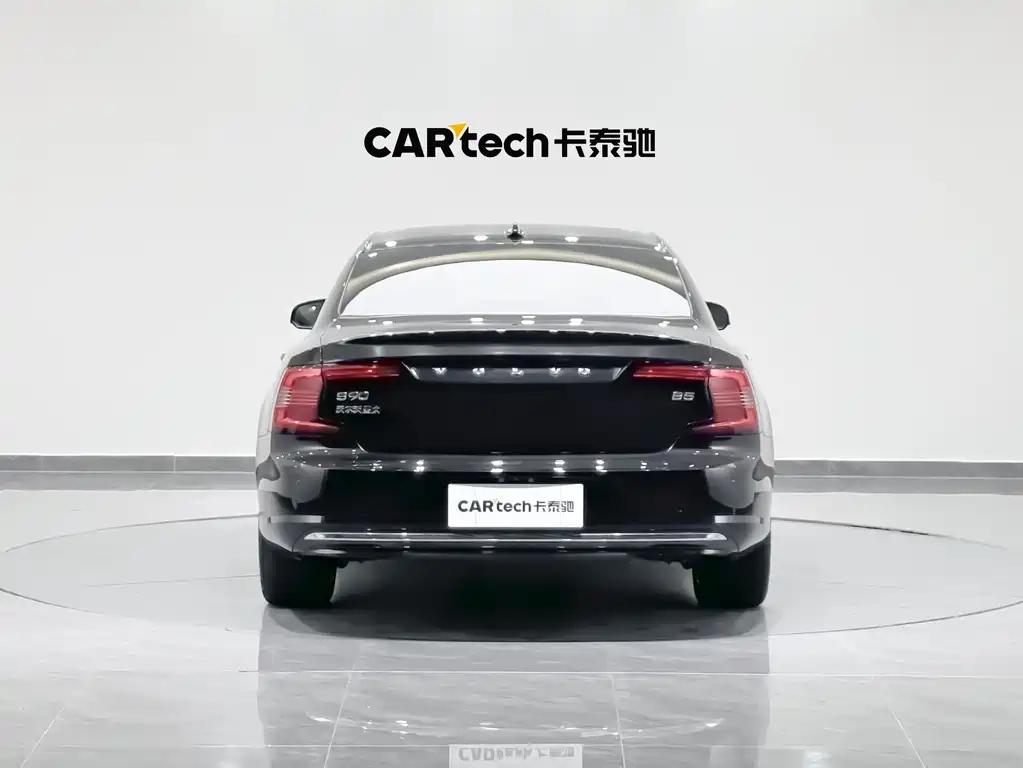 VOLVO S90 2023