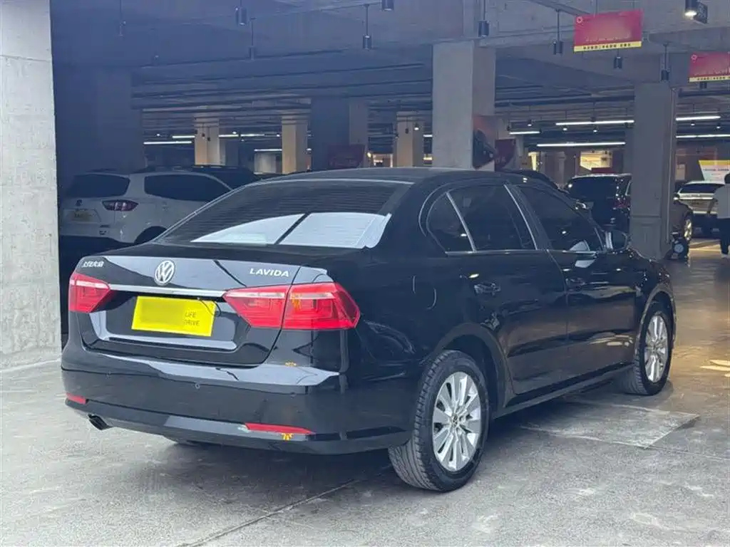 VOLKSWAGEN LAVIDA 2013
