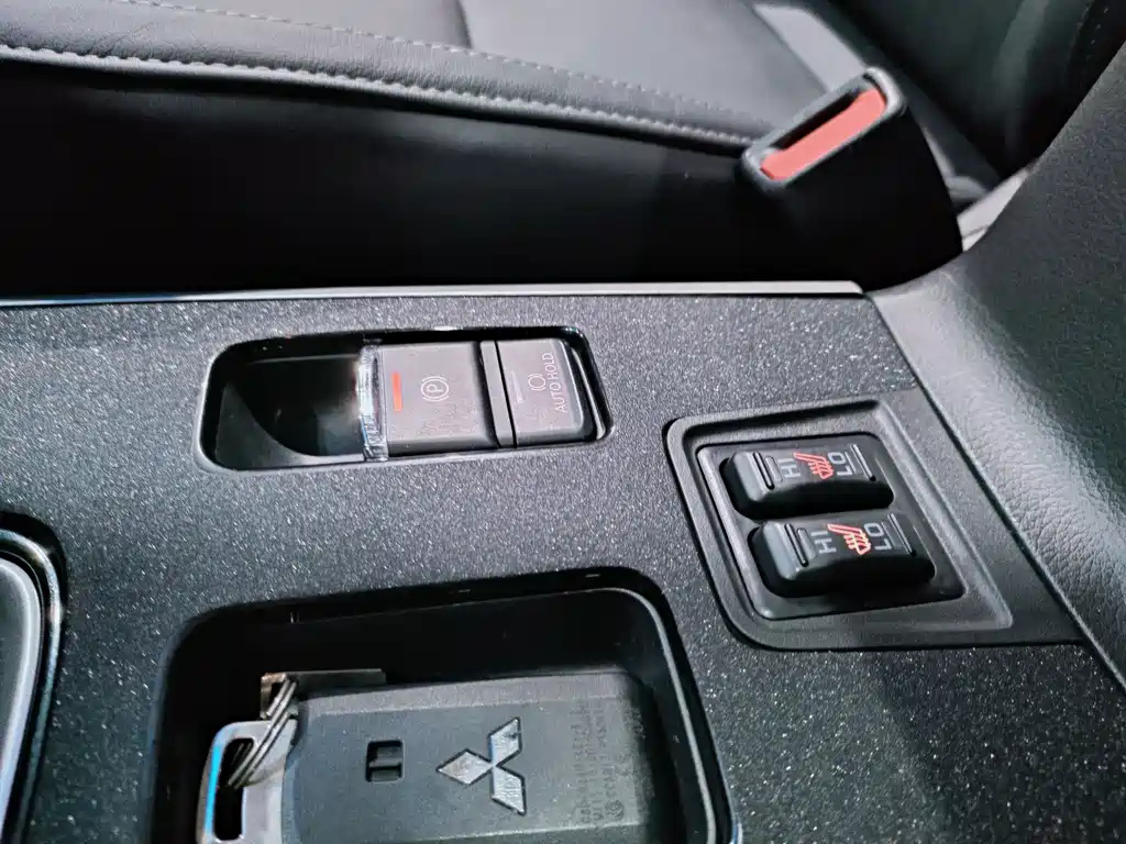MITSUBISHI OUTLANDER 2019