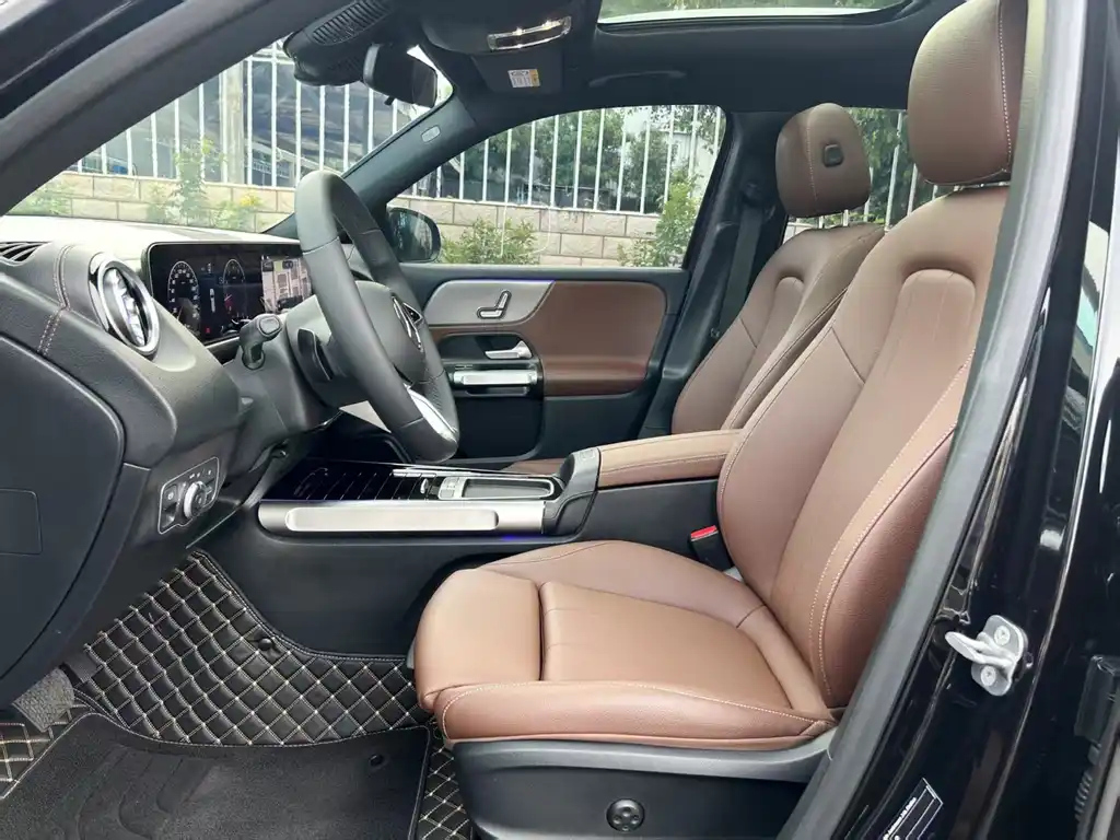 MERCEDES BENZ GLB 2024