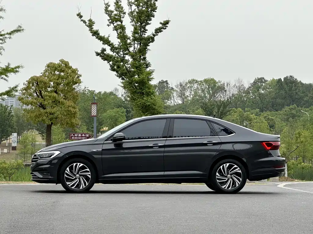 VOLKSWAGEN SAGITAR 2022