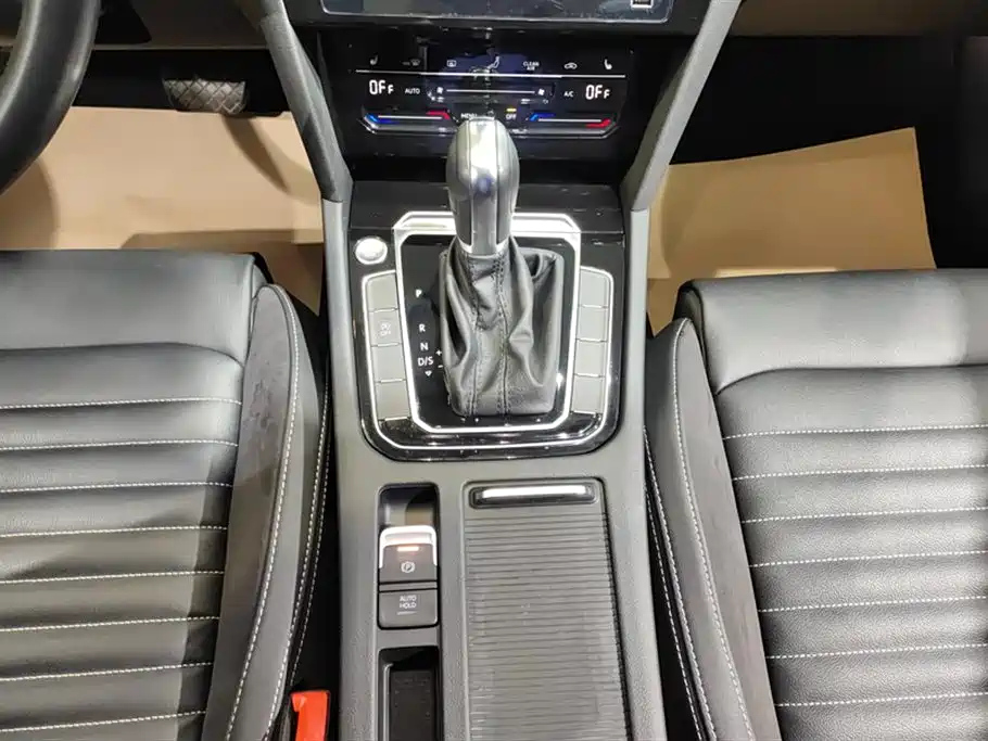 VOLKSWAGEN MAGOTAN 2020