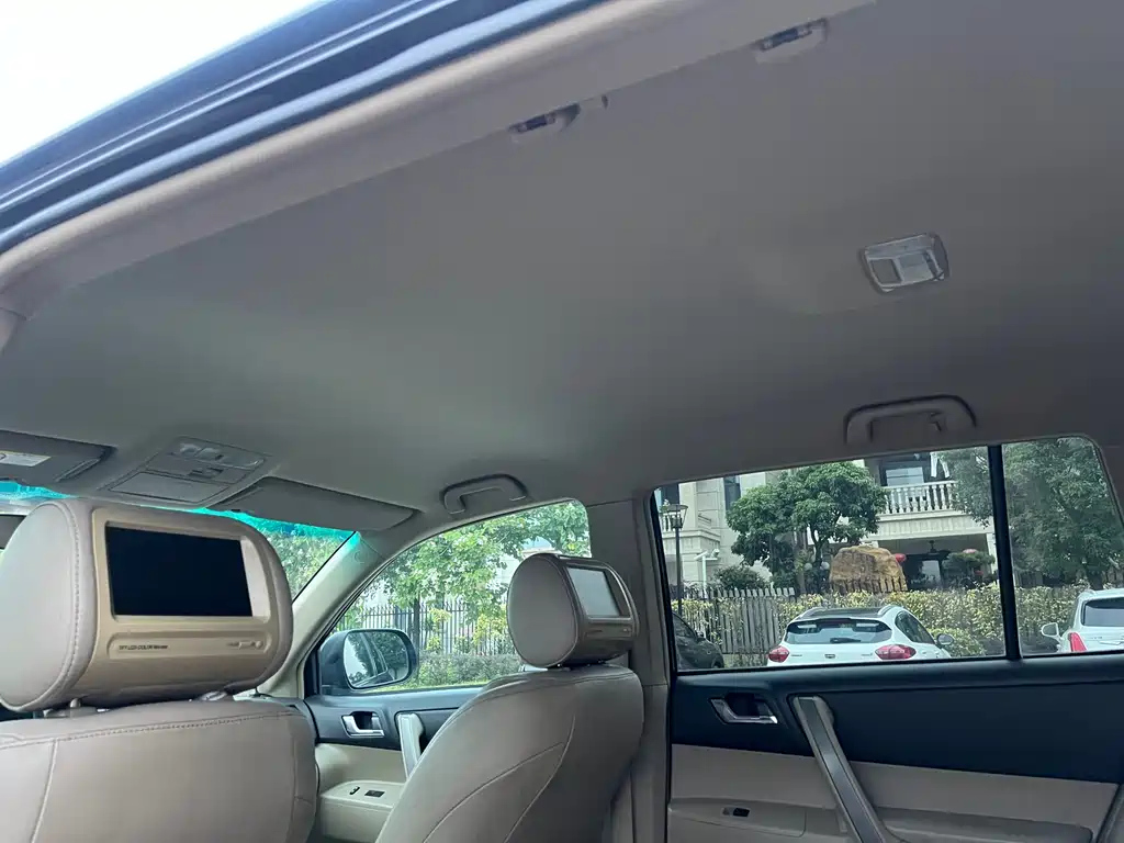 TOYOTA HIGHLANDER 2011