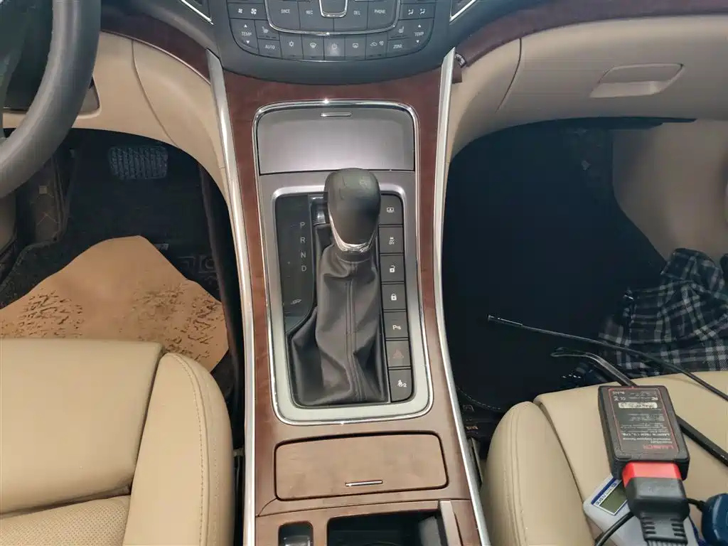 ROEWE 950 2015