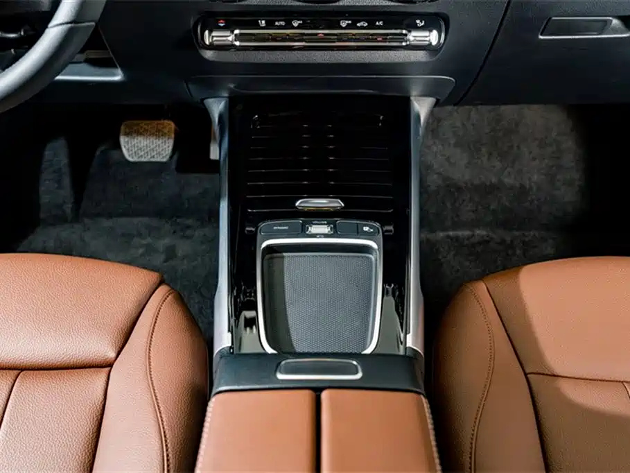 MERCEDES BENZ GLB 2024