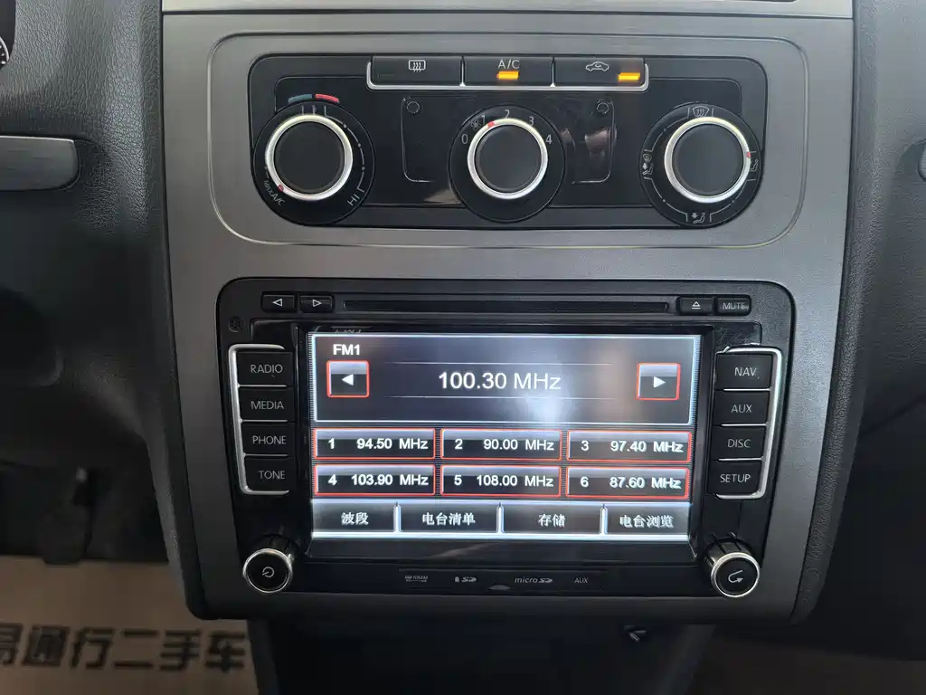 VOLKSWAGEN TOURAN 2013