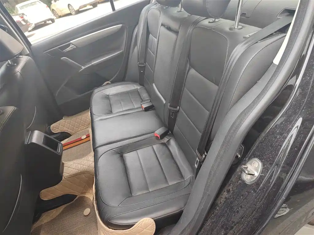 VOLKSWAGEN LAVIDA 2013