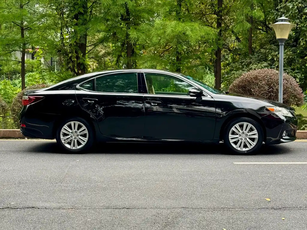 LEXUS ES 2013