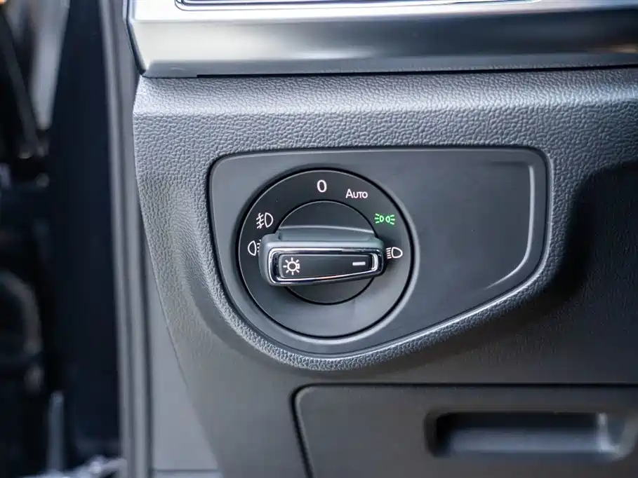 VOLKSWAGEN TOURAN 2021