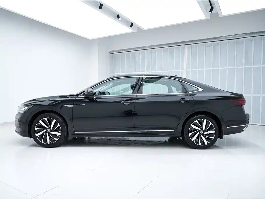 VOLKSWAGEN PASSAT 2022