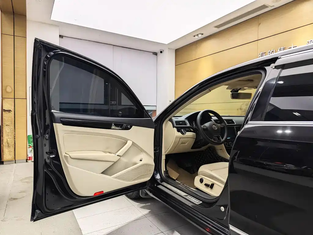 VOLKSWAGEN PASSAT 2015