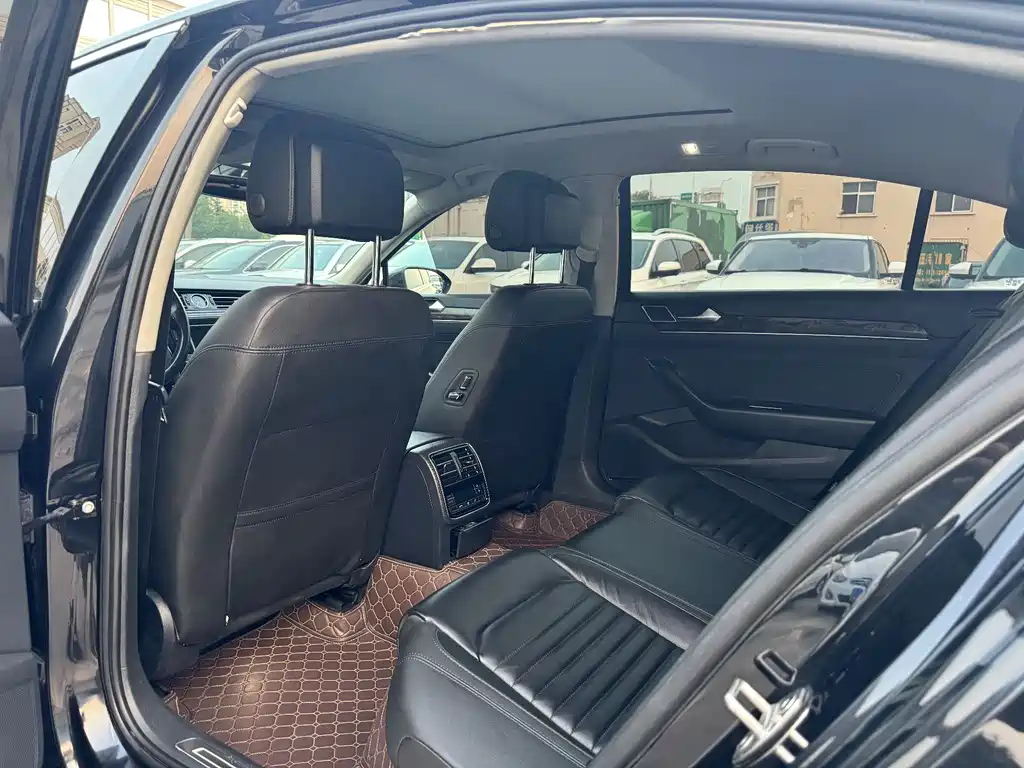 VOLKSWAGEN MAGOTAN 2018