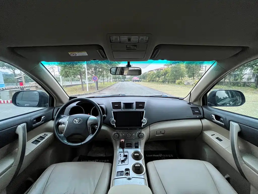TOYOTA HIGHLANDER 2011