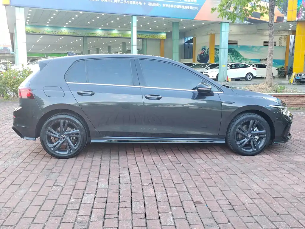 VOLKSWAGEN GOLF 2021