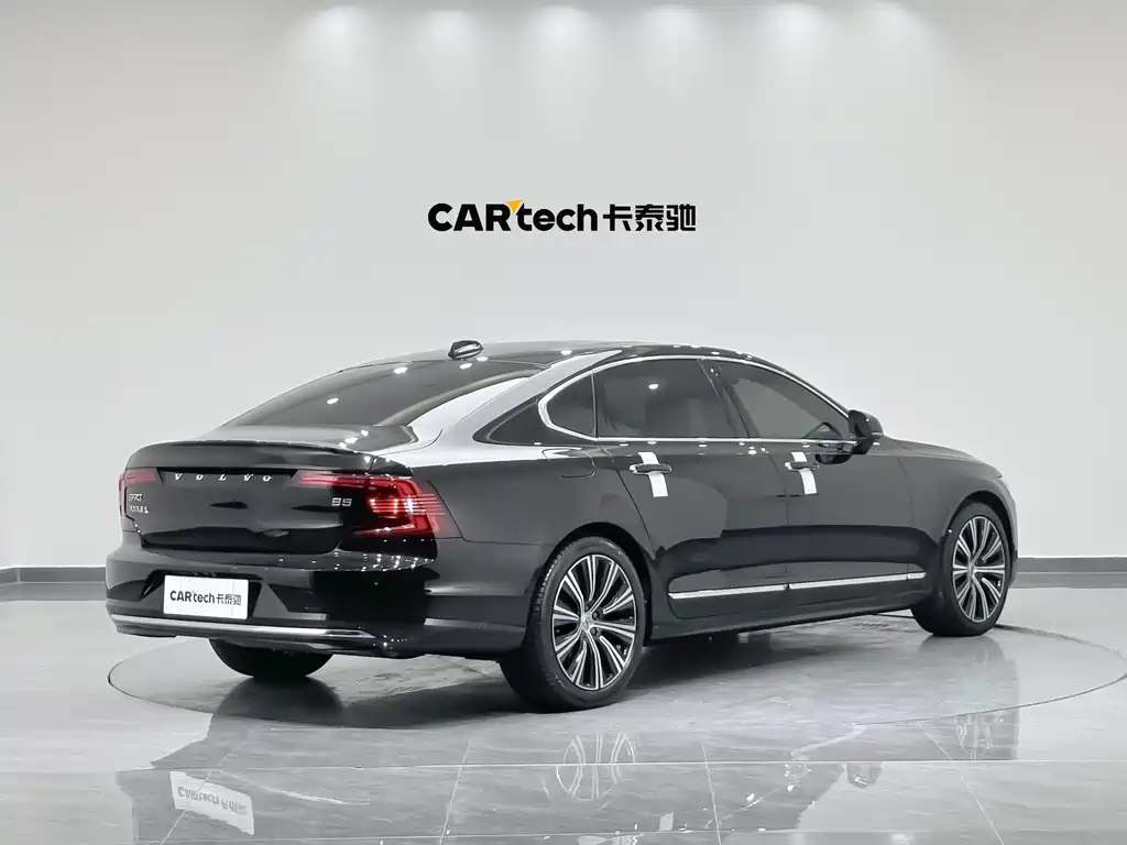 VOLVO S90 2023