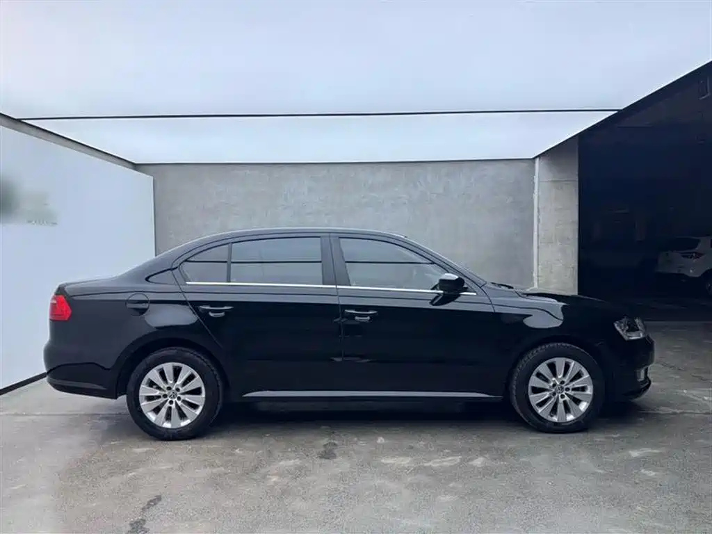 VOLKSWAGEN LAVIDA 2013