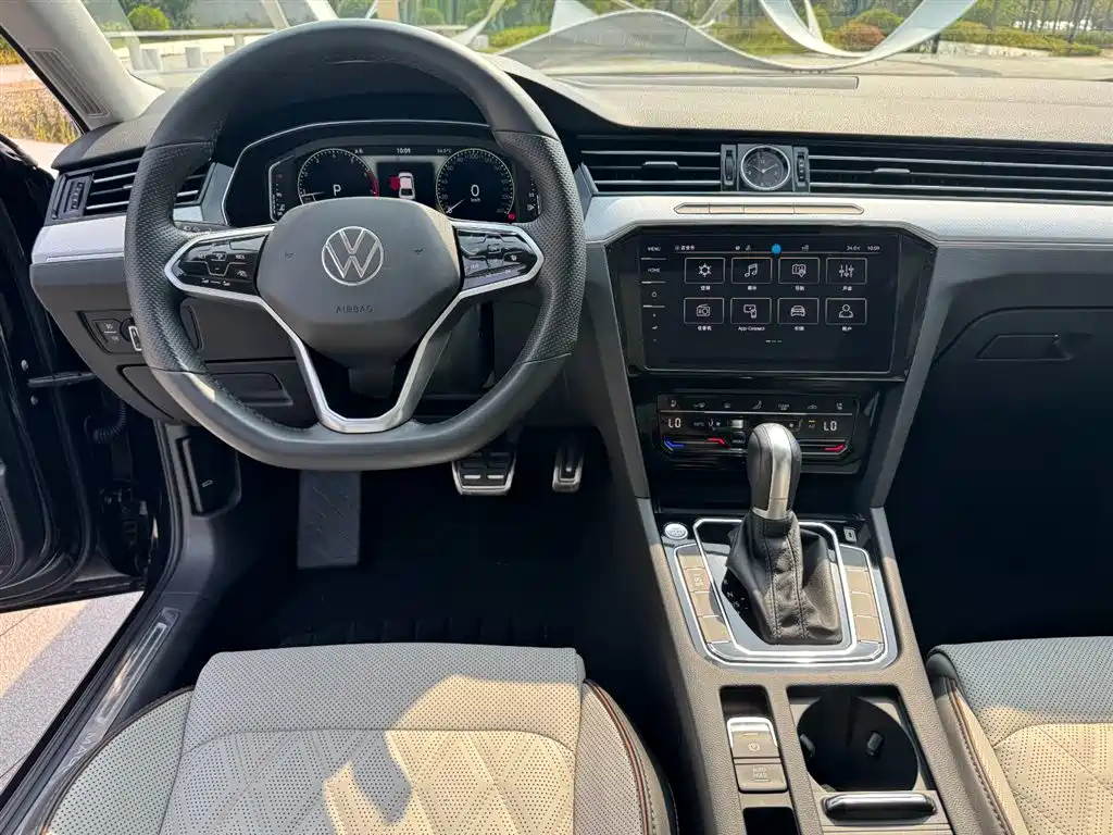 VOLKSWAGEN MAGOTAN 2023