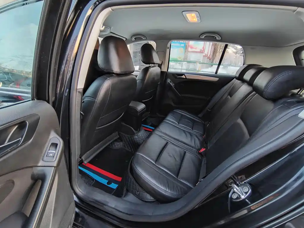 VOLKSWAGEN GOLF 2011