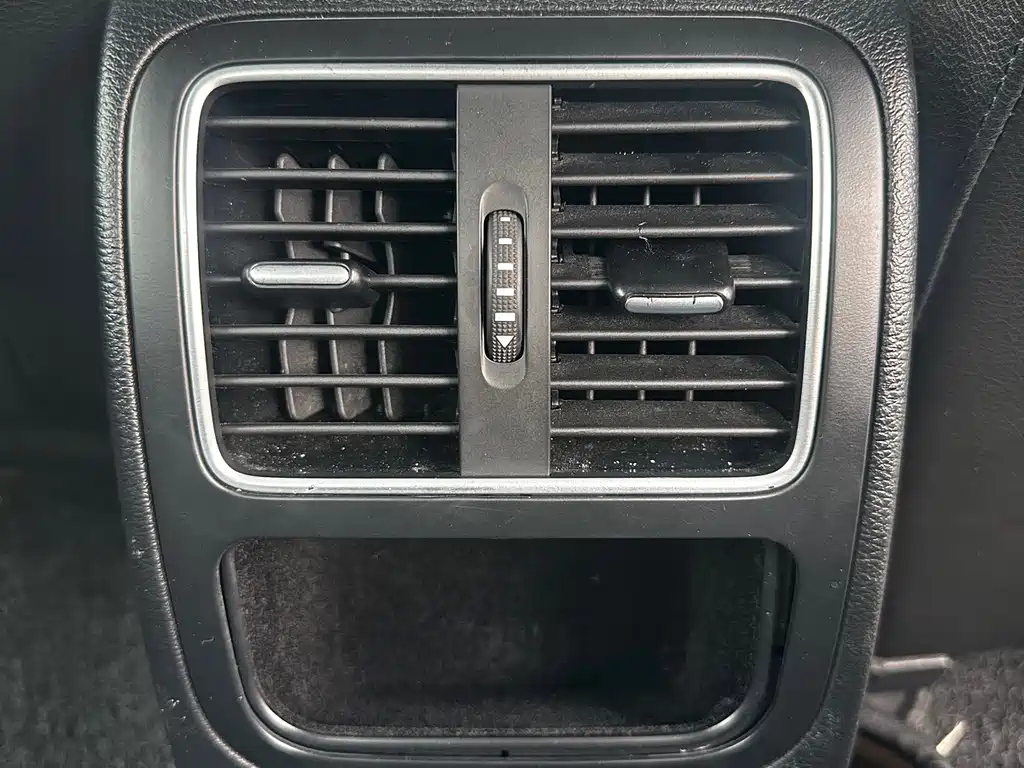 VOLKSWAGEN MAGOTAN 2012