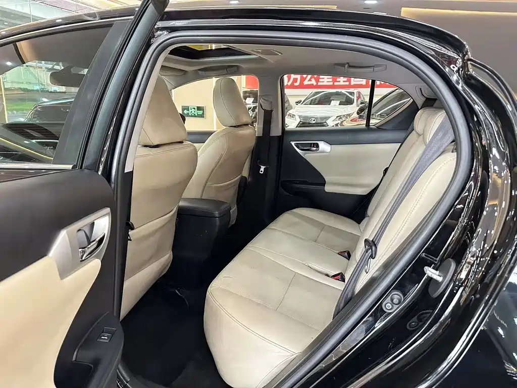 LEXUS CT 2012