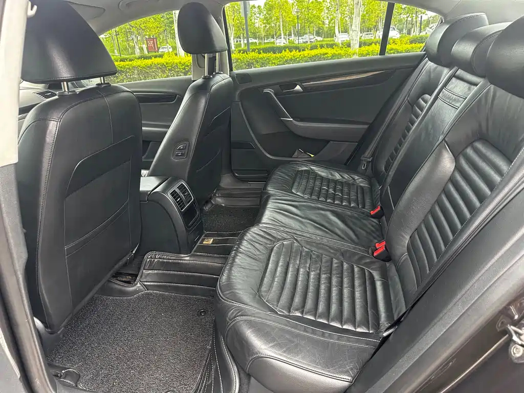 VOLKSWAGEN MAGOTAN 2012