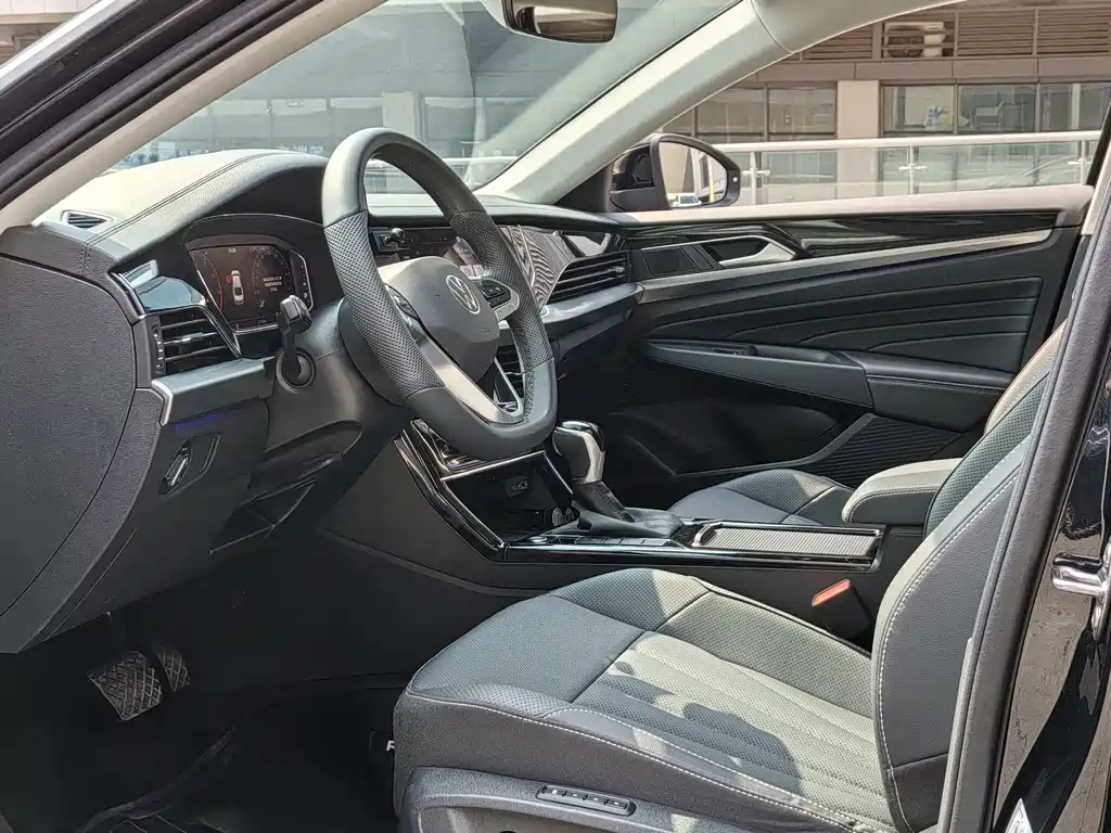 VOLKSWAGEN PASSAT 2025