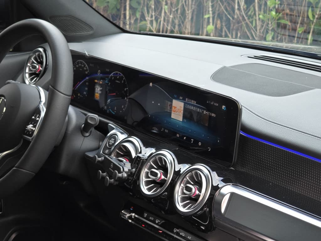 MERCEDES BENZ GLB 2021